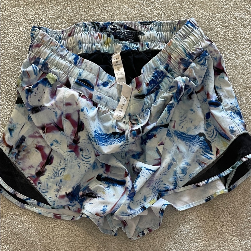 Lululemon Size 8 tall Women's Multicolor Patterned Shorts